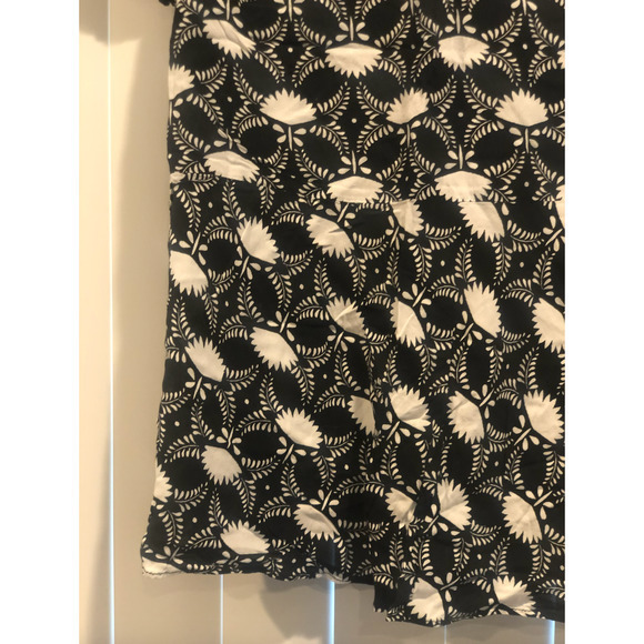 EUC Old Navy Size Large Black White Floral Peplum Short Sleeve Blouse - Picture 12 of 13